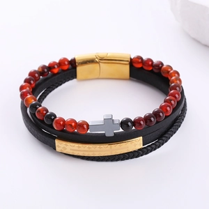 Bracciale multistrato in perle occhio di tigre e pelle nera con croce e chiusura dorata