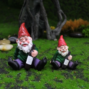 Statue de nain de jardin ivre en résine avec bonnet rouge pour décor de jardinage