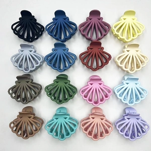 Shell Shape Hair Claw Clips Matte Plastic Hollow Out Elegant Shark Clip For Women Hair Styling Accessories Minimalist