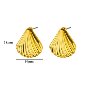 Detailed size specifications for gold shell-shaped earrings showing 18mm height and 19mm width