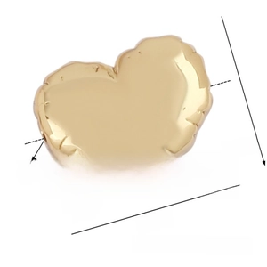 Macro view of heart-shaped gold charm with 1.5mm hole and detailed dimensions