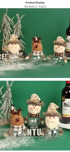 Détails des bocaux de bonbons de Noël avec figurines en peluche du Père Noël et renne