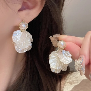 Boucles d'oreilles vintage en argent 925 avec perles et pétales de fleurs plissés