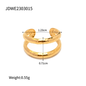 Détails et dimensions de l'oreille à clip dorée : 1,23cm de large et poids de 0,55g