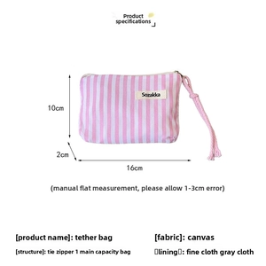 Dettaglio della borsa in tela a righe rosa 16x10cm con dimensioni e trama della zip