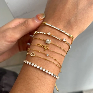 Luxuriöses goldfarbenes Herz-Armband-Set mit funkelnden Kristallen für Damen