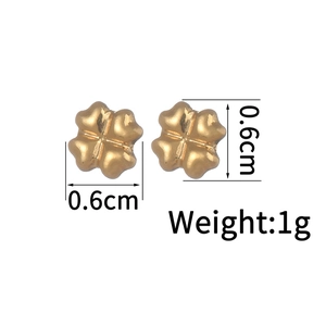 Macro detail of 18K gold plated clover stud earrings with 0.6cm dimensions and 1g weight