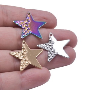 Ensemble de trois pendentifs étoiles en acier inoxydable doré, argenté et arc-en-ciel