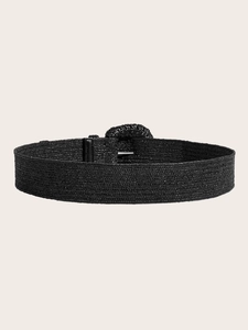 Gros plan de la texture de ceinture tressée noire avec une boucle ronde assortie au centre