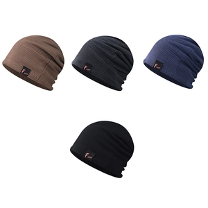 Bonnets en maille fine en marron, gris, bleu et noir avec patch logo F sur le devant
