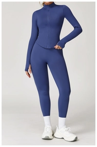 Détails de l'ensemble de yoga sans couture avec veste à zip passe-pouces et legging côtelé