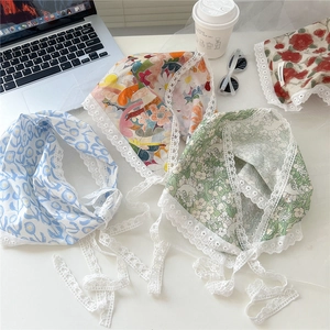 Women's Pastoral Cotton Floral Triangle Scarf With Delicate Lace Trim Vintage Bandana Headscarf Decorative Hair Accessory