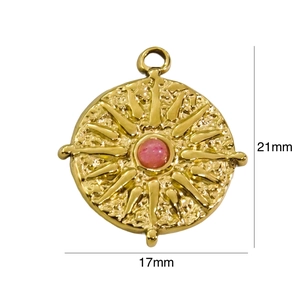 Goldener Vintage-Anhänger mit rosa Edelstein und Hammerschlag-Textur 21mm x 17mm