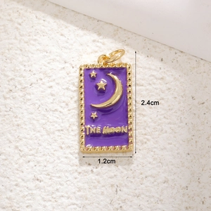 Ciondolo tarocchi luna e stelle dorato in smalto viola, dimensioni 2,4cm x 1,2cm