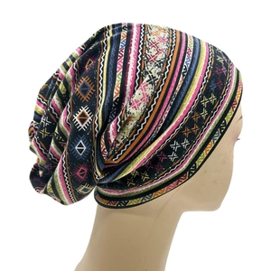 Bonnet slouchy à rayures colorées style bohème pour femmes usage intérieur extérieur