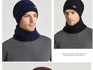 Détail de l'ensemble bonnet en maille et écharpe avec doublure polaire et écusson montagne