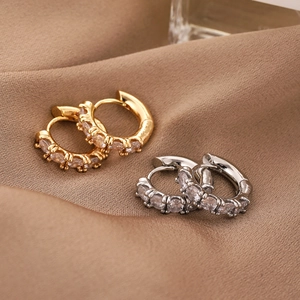 Orecchini a cerchio geometrici minimalisti con zircone in oro e argento su seta