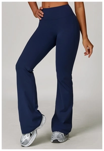 Détail du pantalon de yoga évasé bleu foncé à taille haute avec ceinture de soutien
