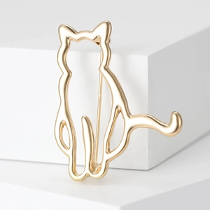 Minimalist gold cat brooch featuring creative hollow-out design and polished alloy finish