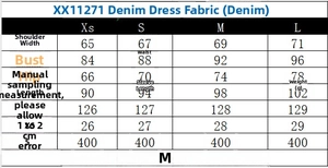 Tabella delle taglie dettagliata per abito lungo in denim con misure in centimetri da XS a L
