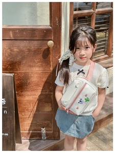 Detail of white kids crossbody bag featuring cute animal embroidery and pink strap