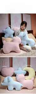 Coussins en peluche étoile et lune aux couleurs pastel pour décor de canapé
