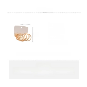 Detailansicht der goldenen Eisen-Ohrringe mit 5x5cm Größe und 55,4g Gewichtsangaben