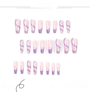 Faux ongles ballerine longs avec lignes violettes et détails pailletés étoilés