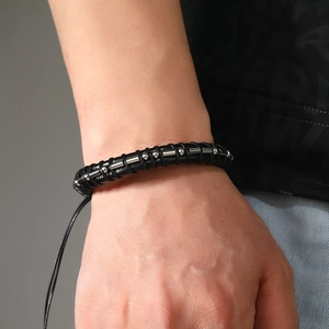 Bracciale intrecciato in pelle nera con perle in codice Morse argento per uomo e donna
