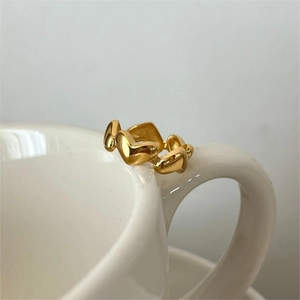 Chic 925 sterling silver heart chain open ring in gold finish on white porcelain edge