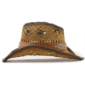 Détail du chapeau de cow-boy en paille avec bande en cuir et rivets métalliques