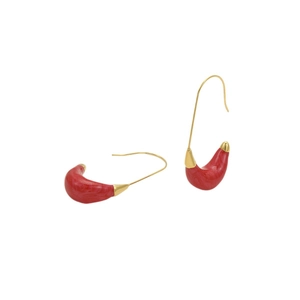 Modern C-shaped 18K gold plated stainless steel drop earrings with red marble enamel finish