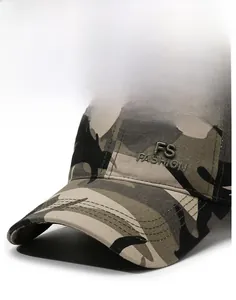 Gros plan sur la casquette de baseball camouflage avec broderie 3D de lettres FS FASHION