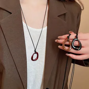 Collier Long Minimaliste Pendentif Cercle Géométrique Irrégulier Alliage Résine Rétro Chaîne De Pull Polyvalente Pour Femmes