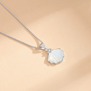 Elegant S925 silver shell necklace with white mother-of-pearl and zircon pendant