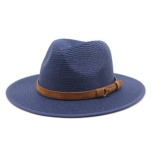 Chapeau Fedora en paille bleu marine avec ruban en daim marron et boucle dorée