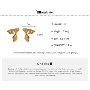 Detailed size chart and specifications for gold pleated flower earrings with silver needles