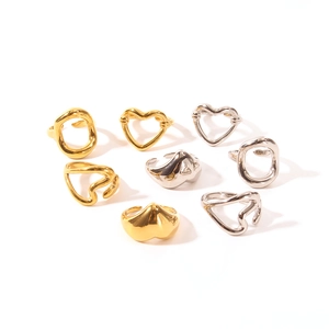 Set van titanium stalen hartvormige ringen in goud en zilver met open verstelbare band