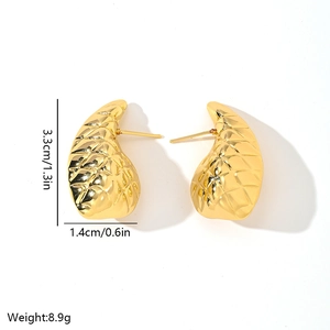 Detailed view showing the 3.3cm size dimensions and 8.9g weight of these gold wave earrings