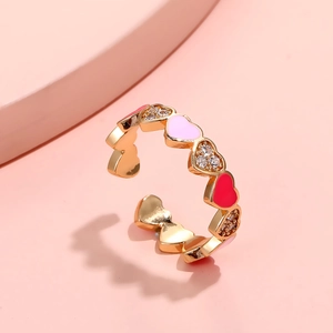 Macro di anello a cuore regolabile con smalto rosa e pietre di zircone scintillanti