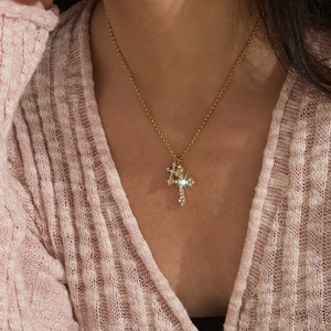 Elegante collana con doppio ciondolo a croce placcata oro 18K con cristalli brillanti