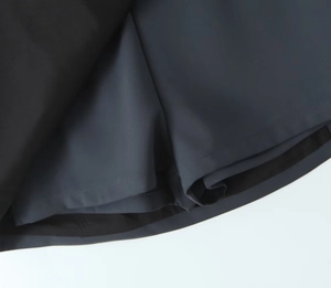 Nahaufnahme des Sicherheitsfutters und der Nähte an der A-Linien-Rock mit hoher Taille
