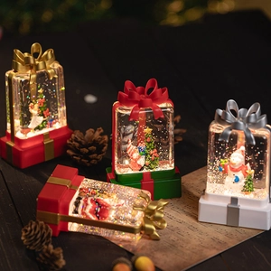Lanterne De Globe D'Eau À LED En Forme De Boîte Cadeau De Noël Avec Père Noël Bonhomme De Neige Paillettes Plastique Acrylique