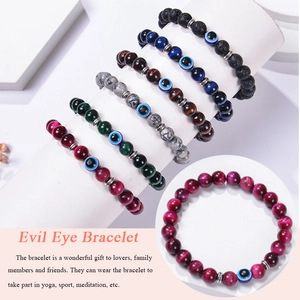 Detailansicht der 8mm Naturstein Evil Eye Armbänder mit elastischen Perlen und Silber-Spacer