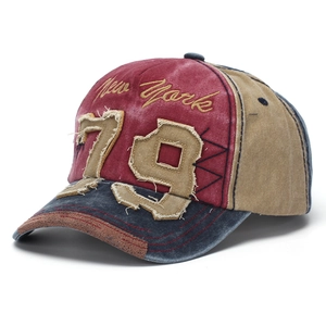 Detail der New York 79 Stickerei und Patchwork-Baumwolle auf der Vintage-Baseballkappe
