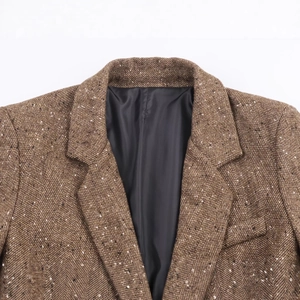 Blazer marron pour femme en tweed à chevrons avec des détails de style vintage anglais