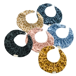 Waterproof leopard print cotton baby bibs set with snap fasteners for newborns