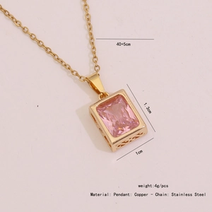 Detail of pink zircon pendant and gold chain with dimensions 40+5cm and 1.3cm height