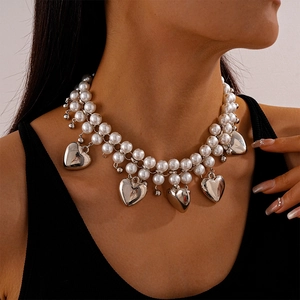 Vintage Y2K Double Layer Imitation Artificial Pearl Necklace With Metallic Heart Pendants Fashion Clavicle Chain For Women