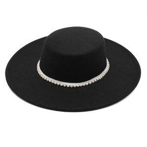 Cappello boater nero in lana con fascia di perle di lusso e tesa larga stile vintage